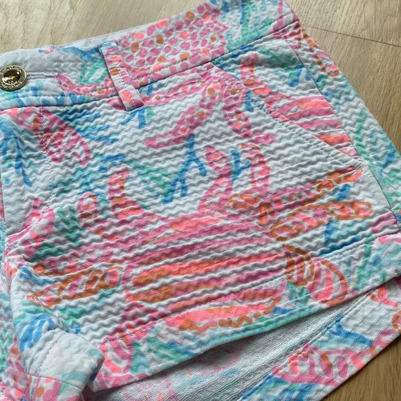 Lilly Pulitzer Walsh Crab Shorts. 4 - Picture 3 of 6
